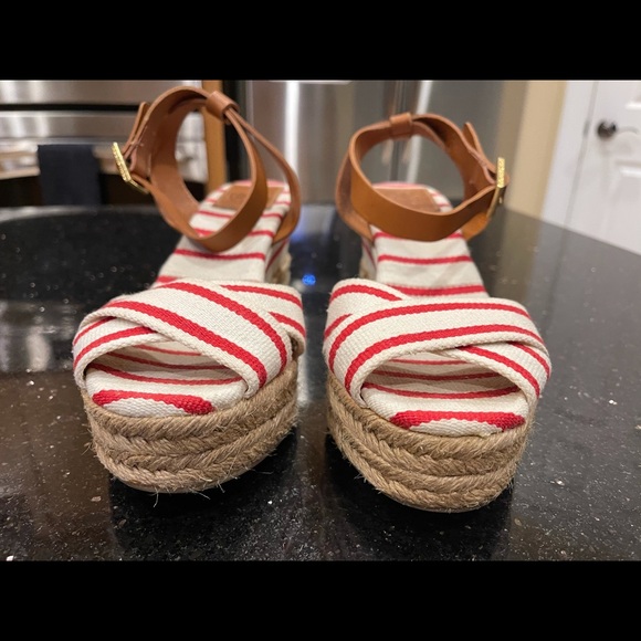 TORY BURCH 9 NAUTICAL RED WHITE CANVAS WITH LIGHT BROWN STRAPS PLATFORM SANDALS - Picture 3 of 13